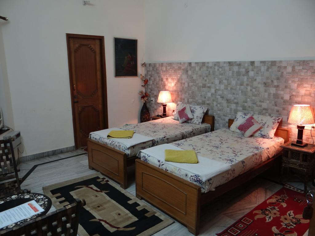 N.Homestay Agra  Room photo