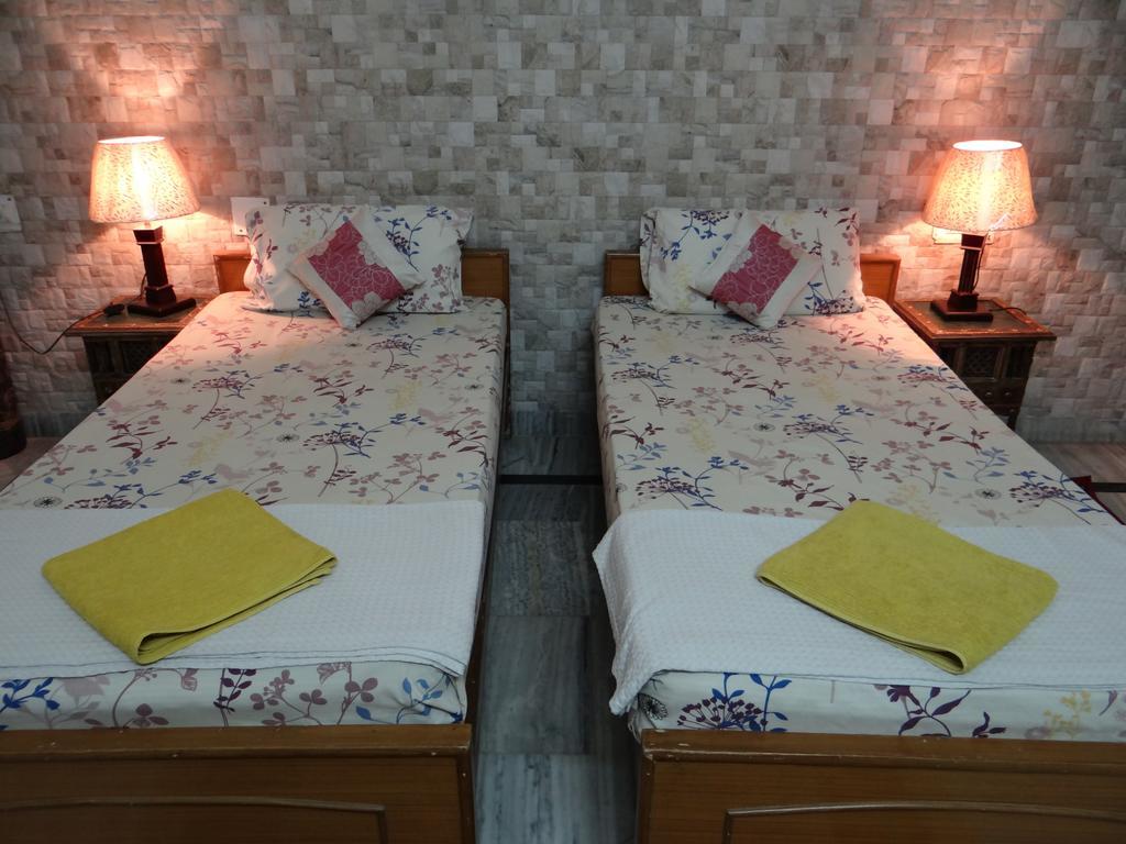N.Homestay Agra  Room photo